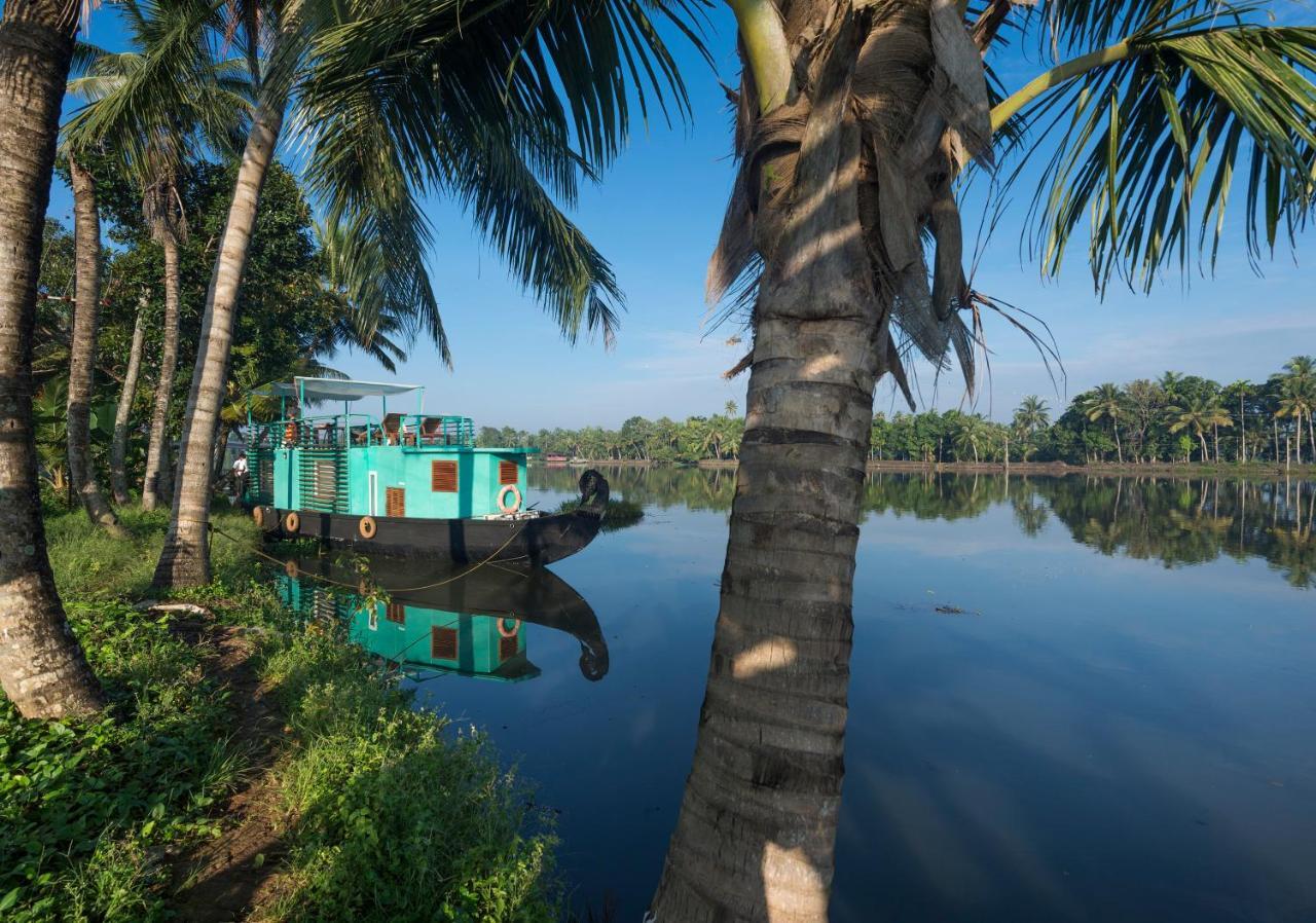 Purity At Lake Vembanad Mararikulam Exterior photo
