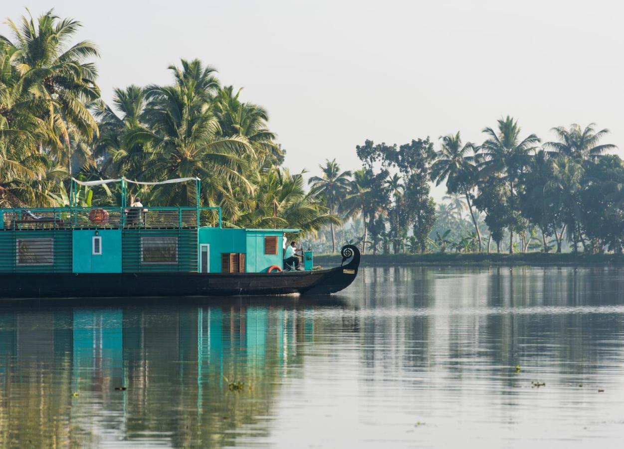 Purity At Lake Vembanad Mararikulam Exterior photo